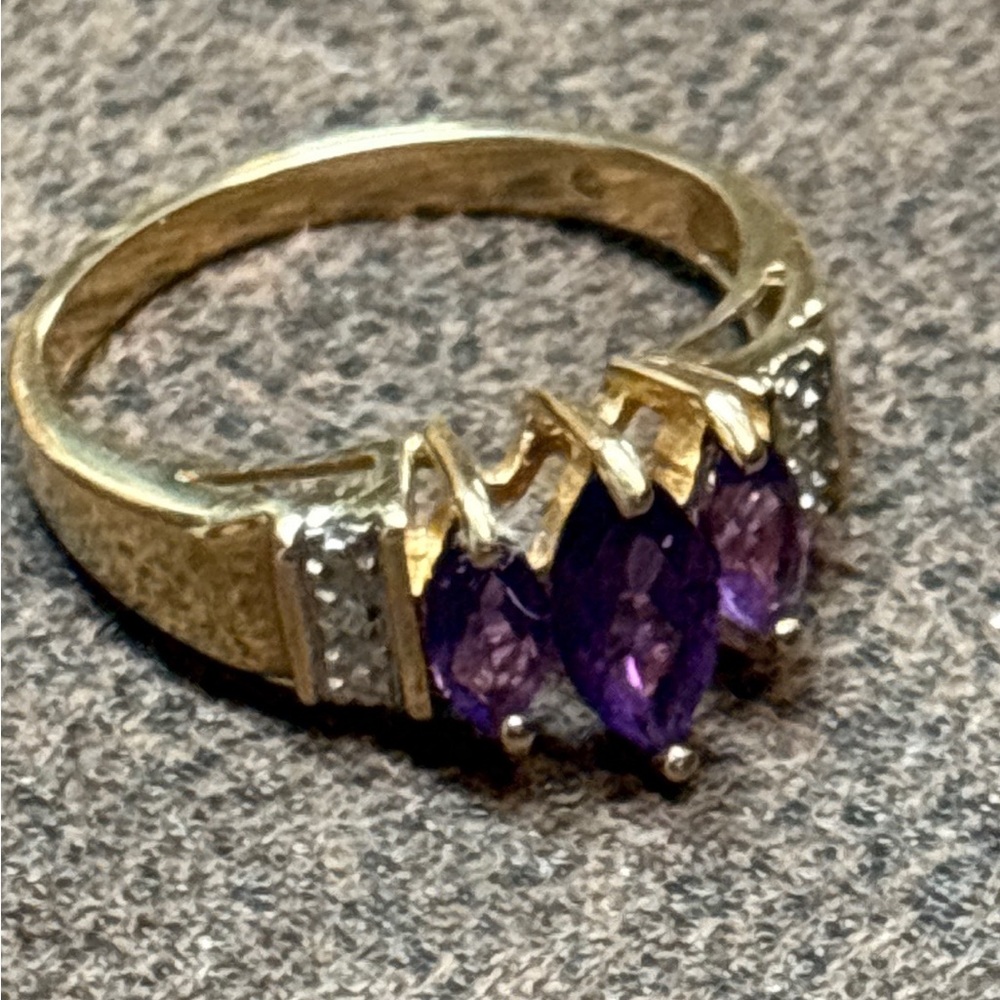 10kt Solid Gold Amethyst and Diamond ring - Picture 9 of 13